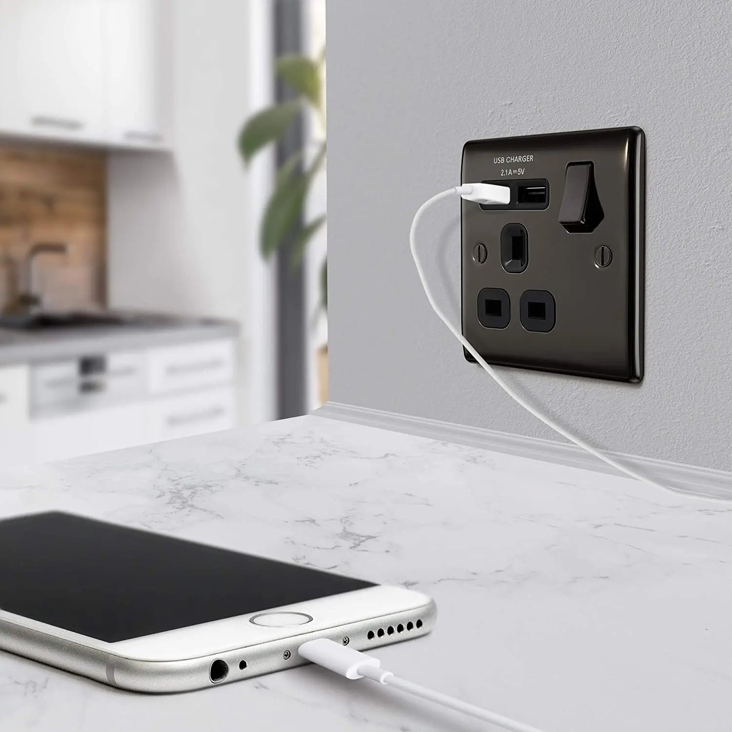 BG Nexus Metal USB Single Socket in Black Nickel with Black Inserts - NBN21U2B-01 BG (British General)